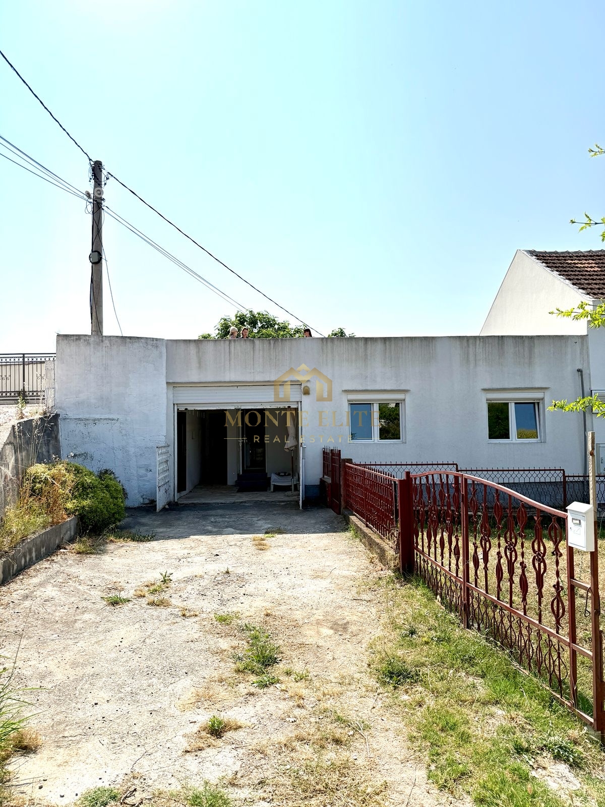 Prodaje se kuća u Dobroj Vodi (Veliki Pijesak) – Bar