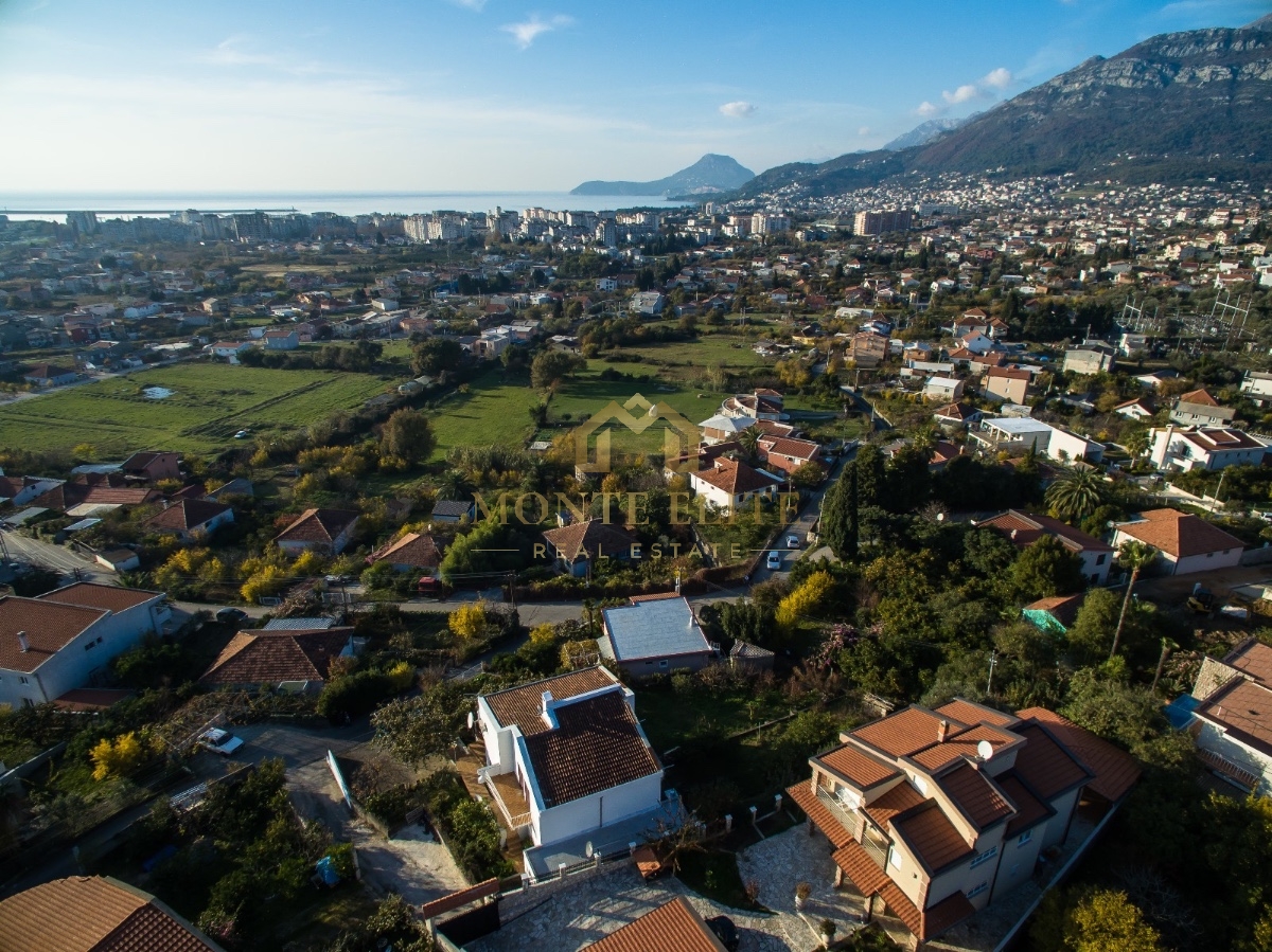 NA PRODAJU – PORODIČNA KUĆA SA VELIKIM PLACEM I PANORAMSKIM POGLEDOM Bar – Popovići 
