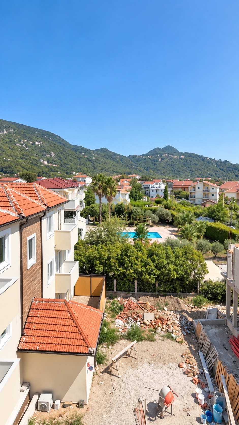 PRODAJA – DVOSOBAN STAN 69 m² U KOMPLEKSU SA BAZENOM, LASTVA GRBALJSKA