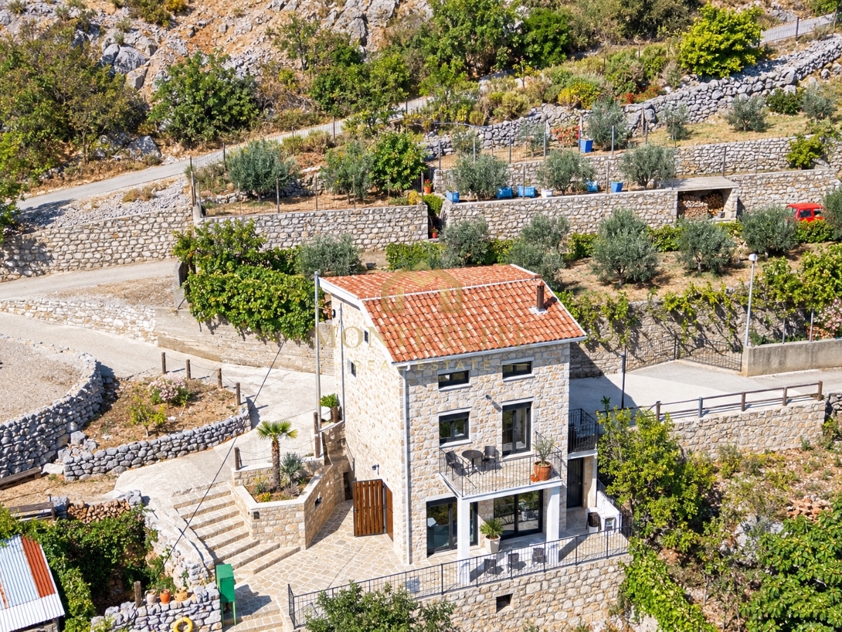 PRODAJA KAMENE KUĆE SA PANORAMSKIM POGLEDOM NA MORE – DABEZIĆI, BAR