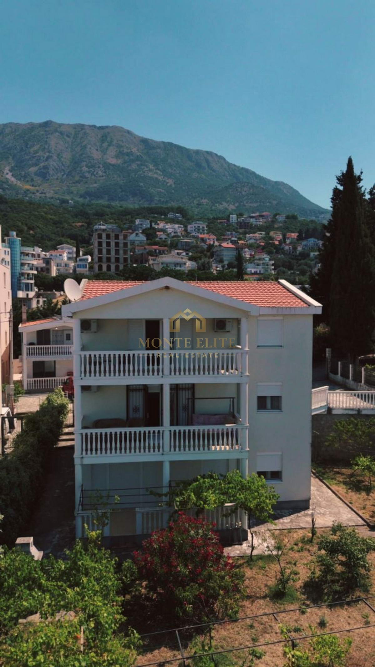 Trospratna vila sa sedam apartmana u blizini mora – Dobre Vode